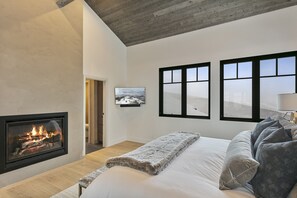 6 bedrooms, iron/ironing board, WiFi, bed sheets