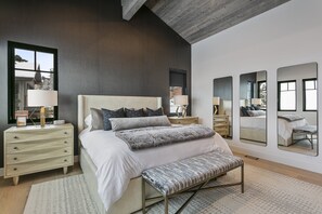 6 bedrooms, iron/ironing board, WiFi, bed sheets