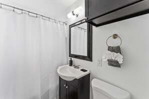 Hair dryer - Colorful & Cozy Oasis: Walk Score 95/100, Free Pkg (San Diego)