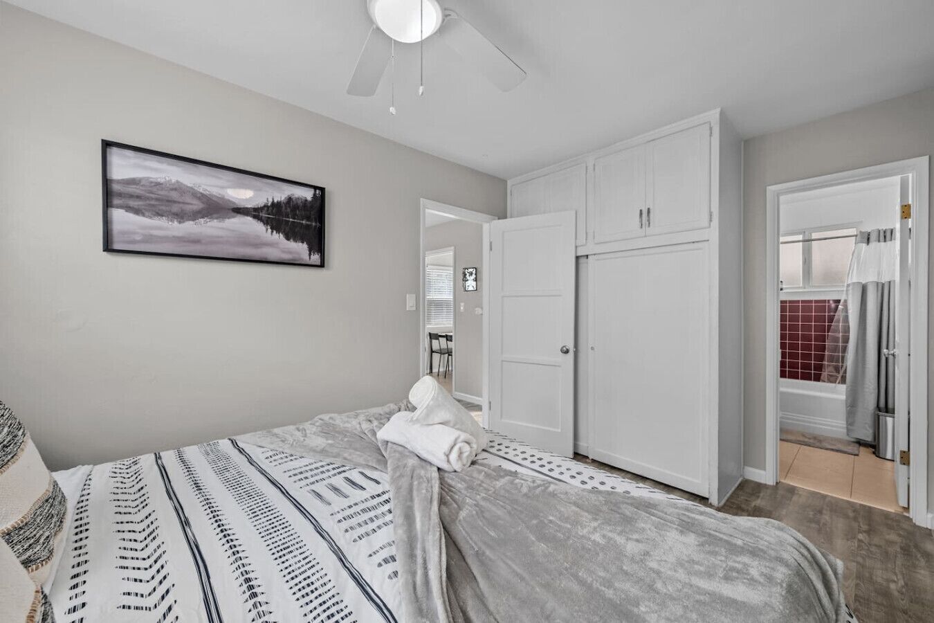 1 slaapkamer, een strijkplank/strijkijzer, reisbedje, wifi