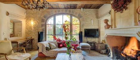 Smart-TV, Kamin, DVD-Player, Tischtennisplatte