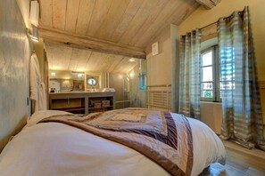8 chambres, bureau, accès Internet, draps fournis