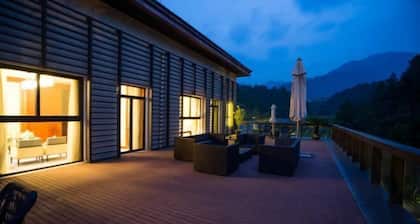 Nine Cloud Homestead Resort Hotel