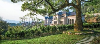 Nine Cloud Homestead Resort Hotel