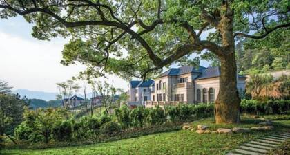 Nine Cloud Homestead Resort Hotel