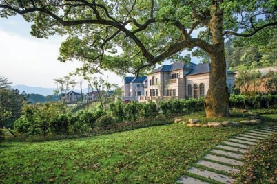 Nine Cloud Homestead Resort Hotel