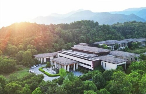 Nine Cloud Homestead Resort Hotel