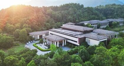 Nine Cloud Homestead Resort Hotel