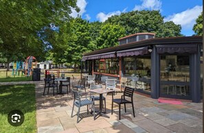 Apartment | Speisen im Freien