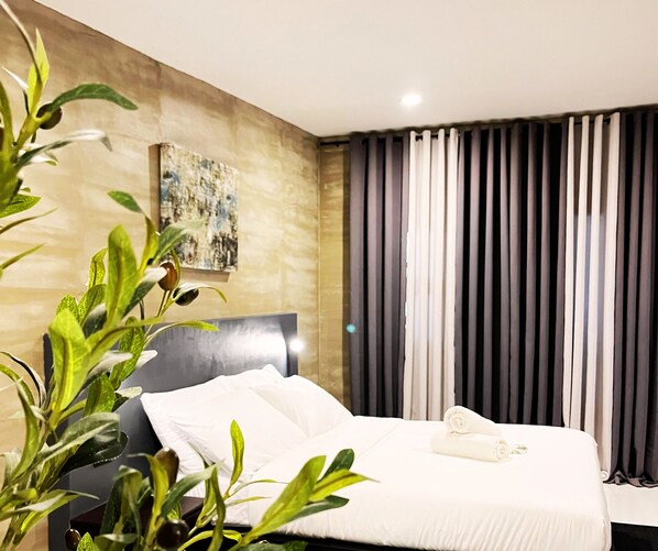 1 bedroom, iron/ironing board, WiFi, bed sheets - Cozy Up & Spread Out at Square Space 3605 – A Romantic Family Retreat! (General Santos City)