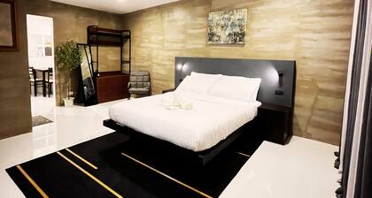 Cozy Up & Spread Out at Square Space 3605 – A Romantic Family Retreat!