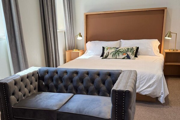 Desk, iron/ironing board, bed sheets - A boutique hotel in the perfect location (Tucson)