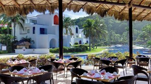 Outdoor dining - Oceanview Room 810-2 in Camino Real Zaashila (Tangolunda)