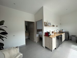 Vila, 1 cama King e sofá-cama | Cozinha privada | Frigobar, micro-ondas, cooktop, lava-louças