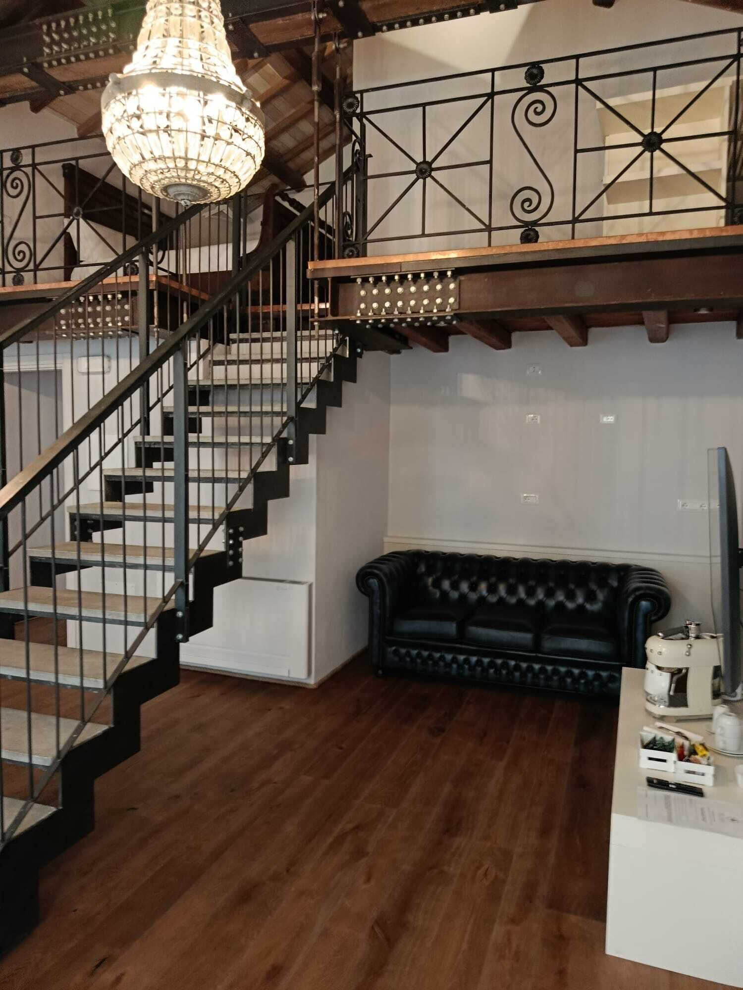 Caja de seguridad en la habitación y escritorio 