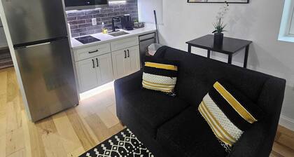 The Mini-Lux B. at Lower Atwells Avenue Laundry & Dishwasher Close to DT