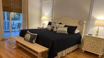 4 chambres, fer et planche à repasser, lit de bébé portatif