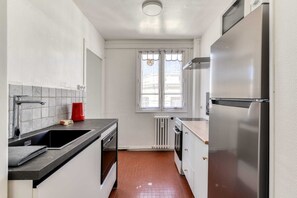 Fridge, microwave, oven, stovetop