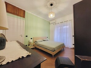 1 bedroom, desk, iron/ironing board, WiFi