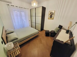 1 habitación, escritorio, tabla de planchar con plancha y wifi 