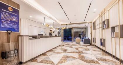 Super 8 Hotel (Beijing University First Hospital Daxing Campus)