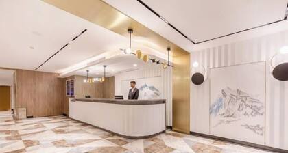 Super 8 Hotel (Beijing University First Hospital Daxing Campus)