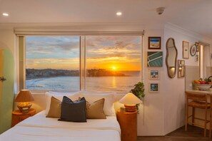 1 chambre, bureau, fer et planche à repasser, Wi-Fi