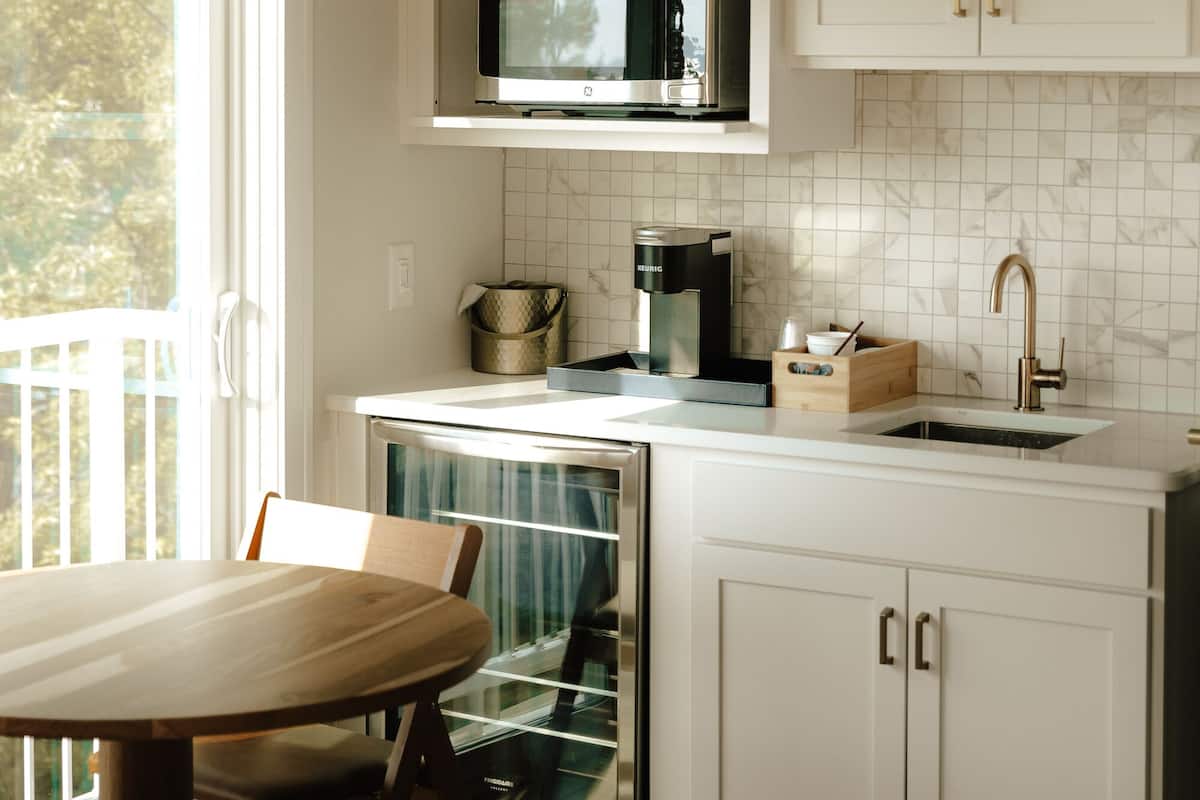 Suite (Self Check-In) | Cocineta privada | Frigobar, microondas, cafetera y tetera y artículos de limpieza