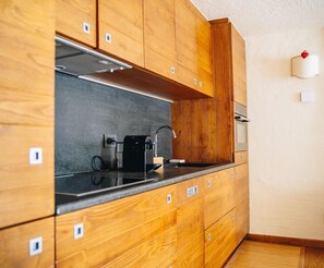 Réfrigérateur, four, plaque de cuisson, lave-vaisselle