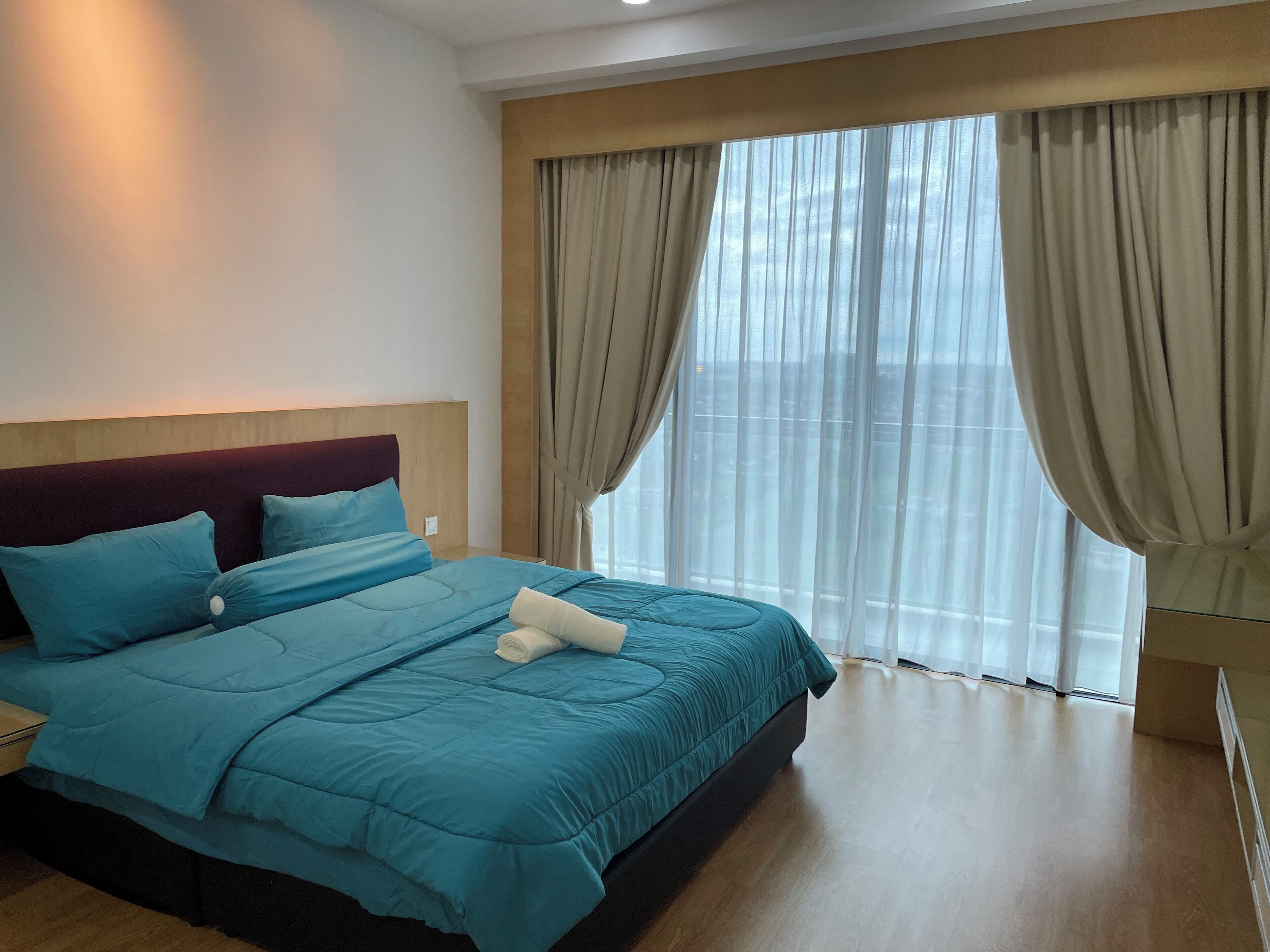 3 bedrooms, iron/ironing board, WiFi, bed sheets