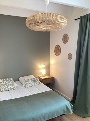 2 bedrooms, iron/ironing board, travel cot, free WiFi - Charming stone house (SAINT ALBAN)