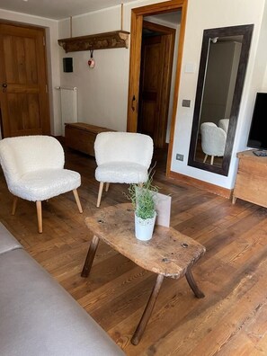 TV - Two Bedroom Apartment (VALTOURNENCHE)