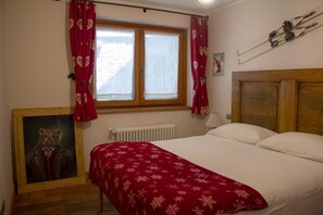 2 bedrooms, iron/ironing board, Internet, bed sheets - Two Bedroom Apartment (VALTOURNENCHE)