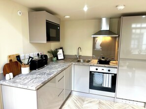 Apartment | Private kitchen | Fridge, microwave, oven, stovetop - Athenaeum House-leeds Centre-sleeps 3-pets (Leeds)