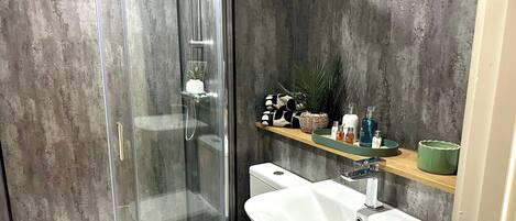 Apartment | Bathroom | Shower, free toiletries, towels, toilet paper