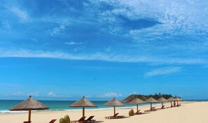 Beach - Lettry Holiday Hotel (Lingshui)