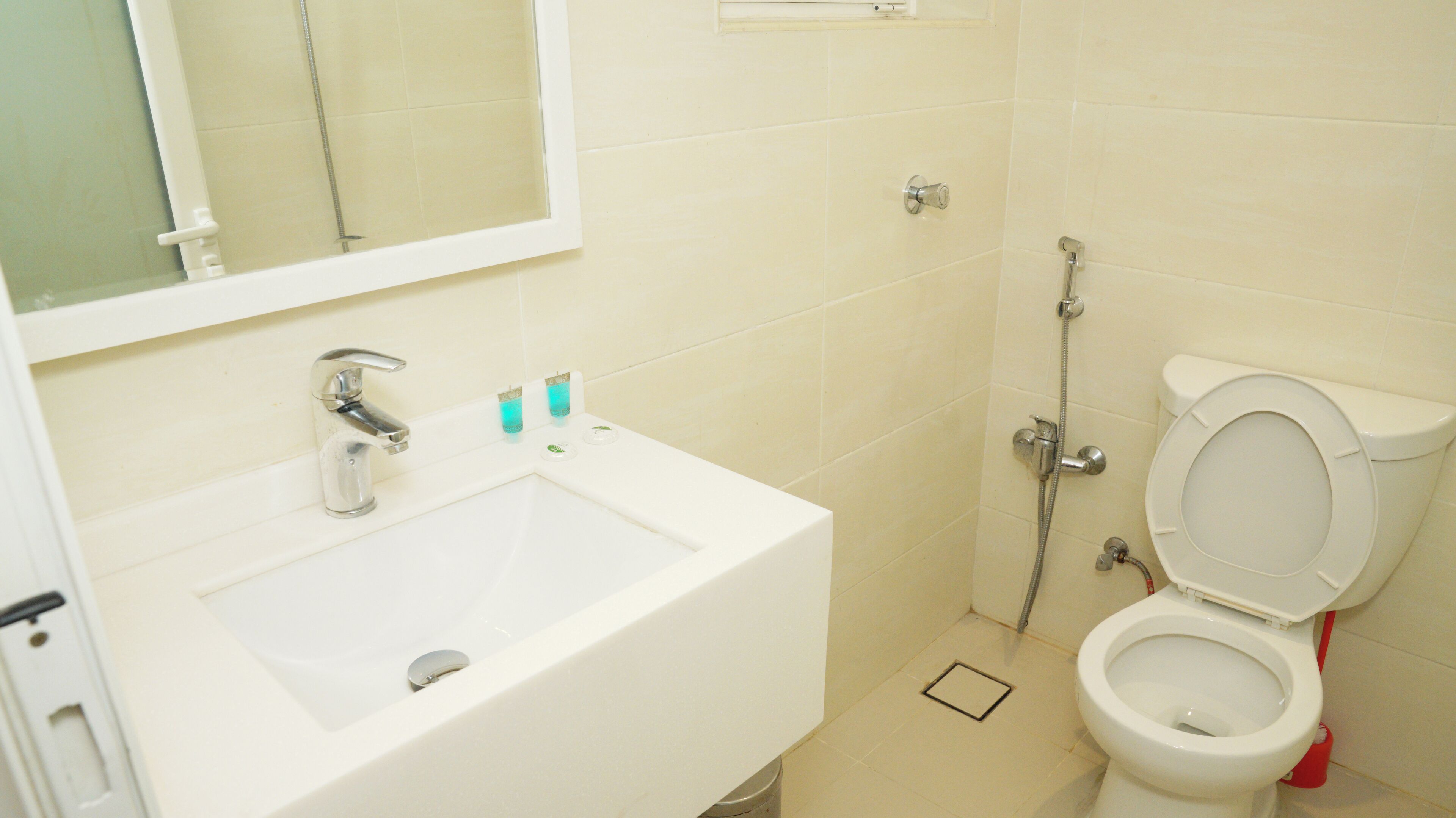 Separate tub and shower, towels, soap, shampoo