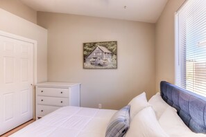 Bügeleisen/Bügelbrett, kostenloses WLAN, Bettwäsche