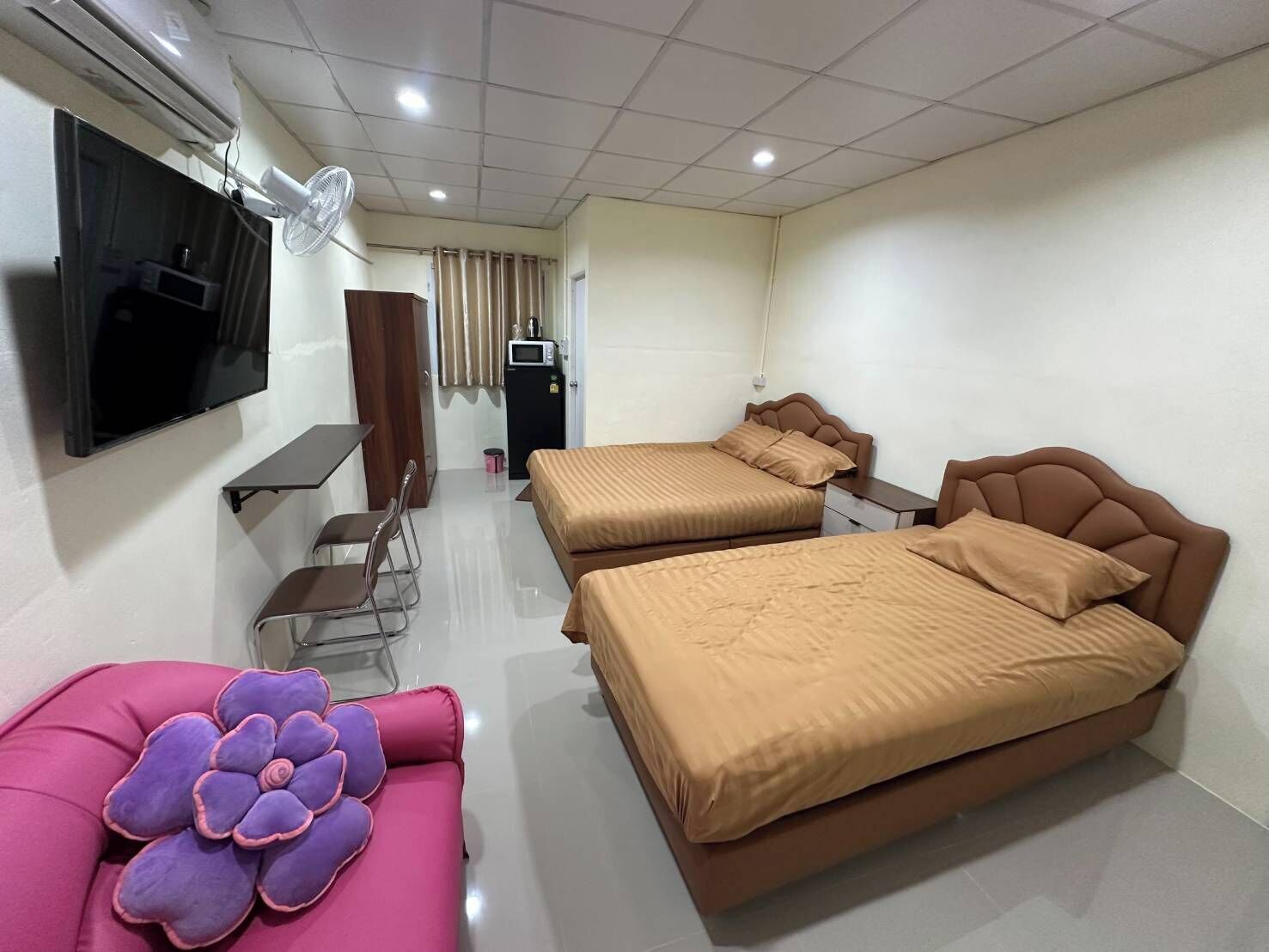 Family Room | WiFi (free), bed sheets