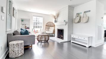 Smart TV, fireplace, computer monitors, printers