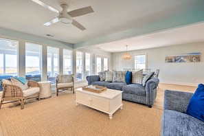 Smart TV, table football, ping pong, books - Dig'n It of Surf City! HOT TUB! 6 Bdr - 4.5 Bath (Surf City)