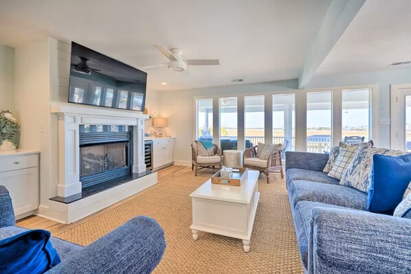 TV connectée, baby-foot, table de tennis de table, livres