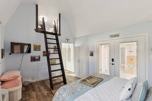 5 bedrooms, iron/ironing board, WiFi, bed sheets