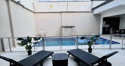 Casa en el corazon de cali con piscina cocina. Café y Melao