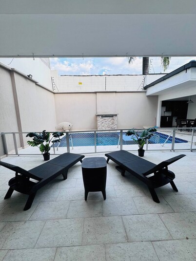 Casa en el corazon de cali con piscina cocina. Café y Melao