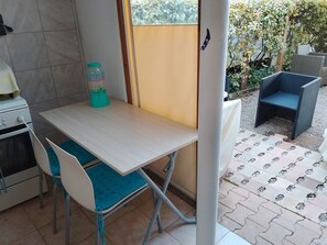 Outdoor dining - Seasonal Mobile Home (Les Arcs)