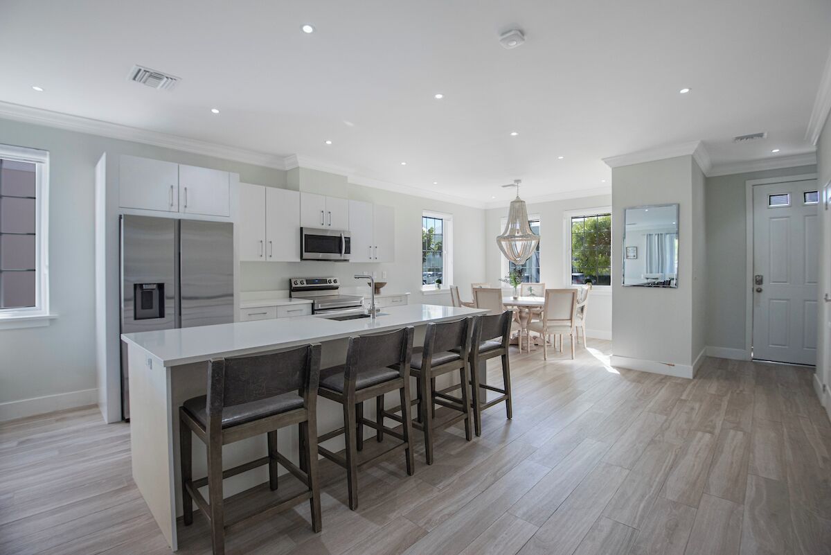 Micro-ondes, four, plaque de cuisson, lave-vaisselle