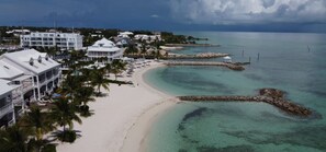 Beach - New 4 Bedroom, just 60 steps from the Beach and Pool in Gated Community (Nassau)