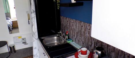 Apartment | Eigene Küche | Kühlschrank, Mikrowelle, Ofen, Herdplatte