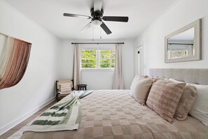 3 Schlafzimmer, Schreibtisch, Reisekinderbett, kostenloses WLAN